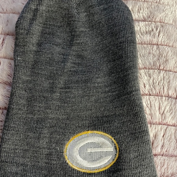 Winter hat - Picture 3 of 5